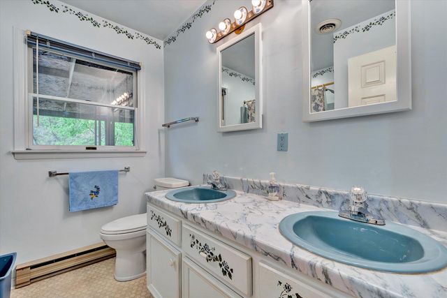 124 Stratford DR, Blue Ridge, VA 24064
