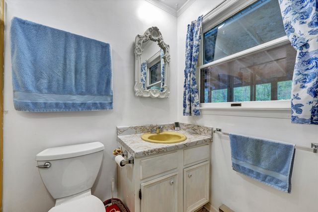 124 Stratford DR, Blue Ridge, VA 24064