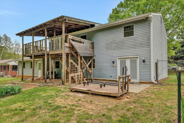 124 Stratford DR, Blue Ridge, VA 24064