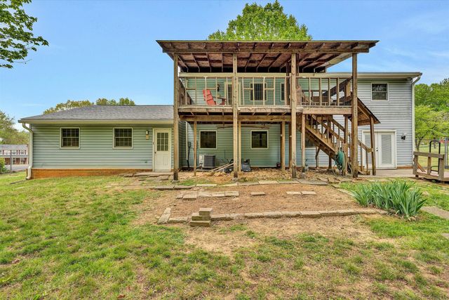 124 Stratford DR, Blue Ridge, VA 24064