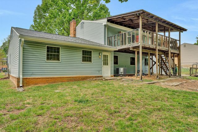 124 Stratford DR, Blue Ridge, VA 24064