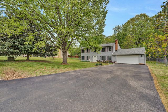 124 Stratford DR, Blue Ridge, VA 24064