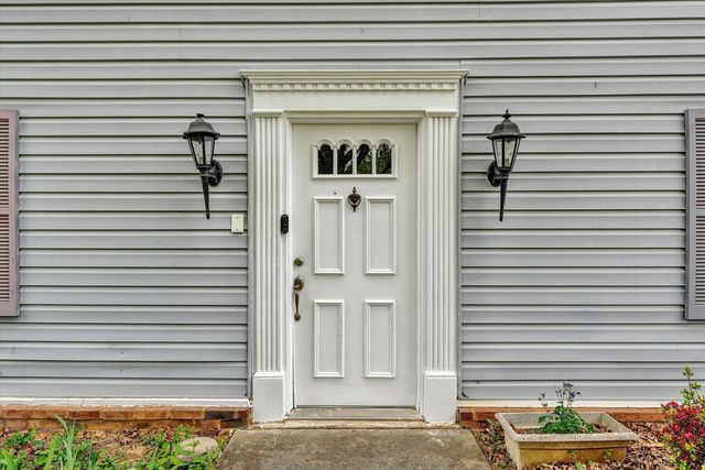 124 Stratford DR, Blue Ridge, VA 24064