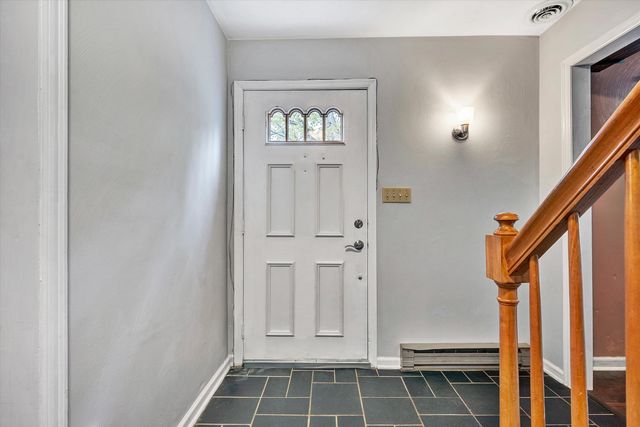 124 Stratford DR, Blue Ridge, VA 24064