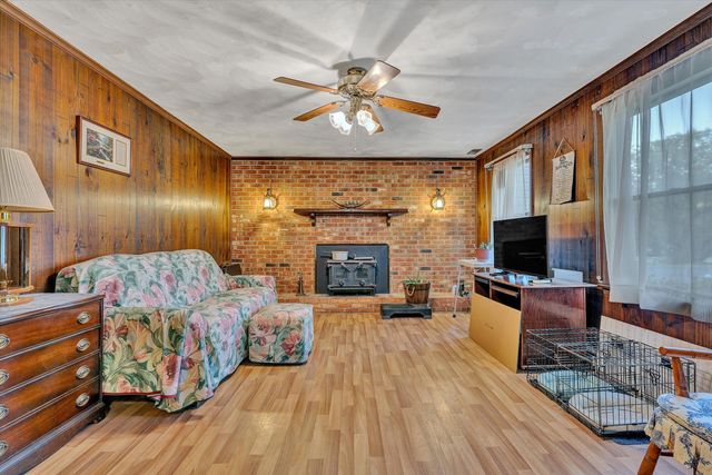 124 Stratford DR, Blue Ridge, VA 24064