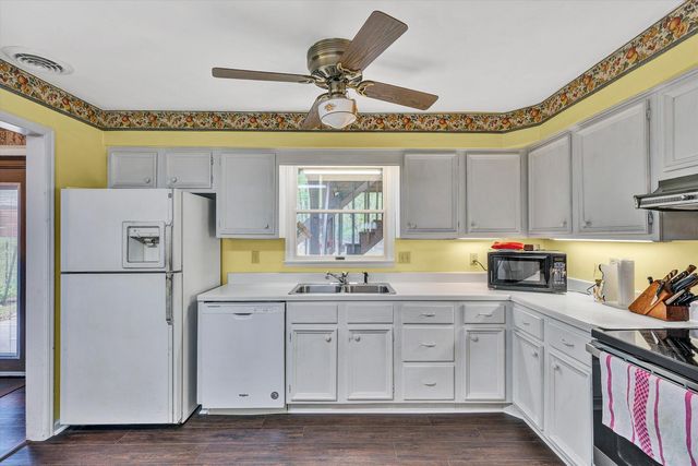 124 Stratford DR, Blue Ridge, VA 24064