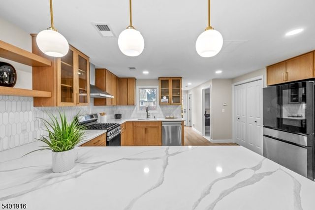 652 W Broad St, Westfield Town, NJ 07090