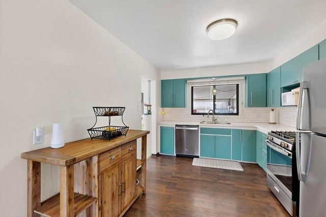 1005 Dakota Street SE, Albuquerque, NM 87108