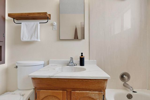 1005 Dakota Street SE, Albuquerque, NM 87108