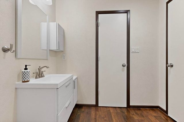 1005 Dakota Street SE, Albuquerque, NM 87108