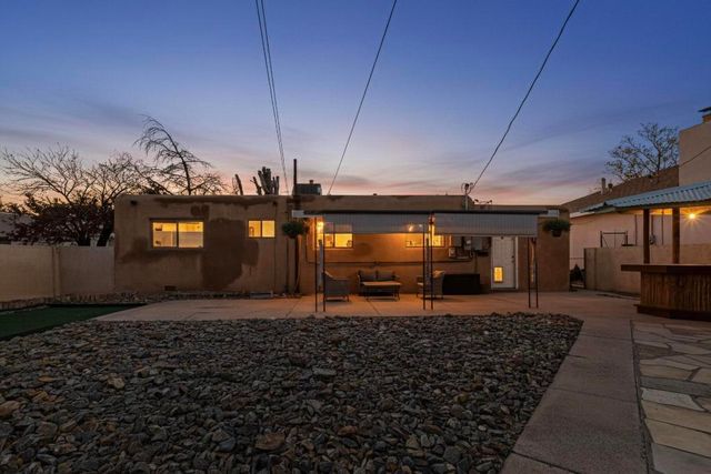 1005 Dakota Street SE, Albuquerque, NM 87108