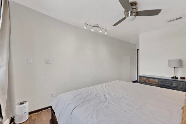 1005 Dakota Street SE, Albuquerque, NM 87108