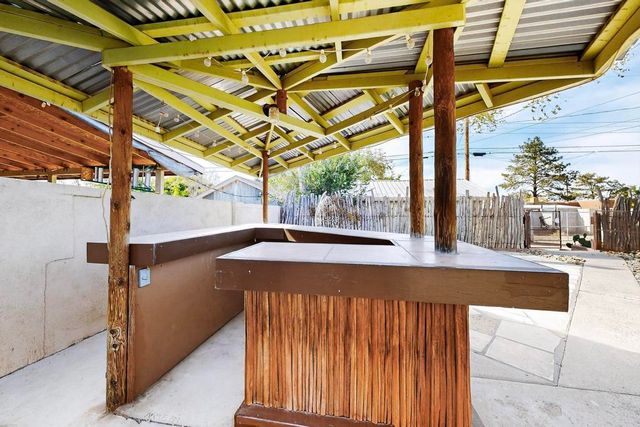 1005 Dakota Street SE, Albuquerque, NM 87108