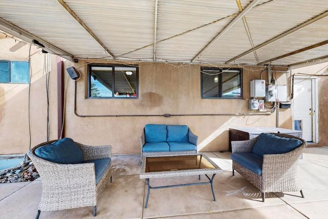 1005 Dakota Street SE, Albuquerque, NM 87108