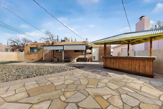 1005 Dakota Street SE, Albuquerque, NM 87108