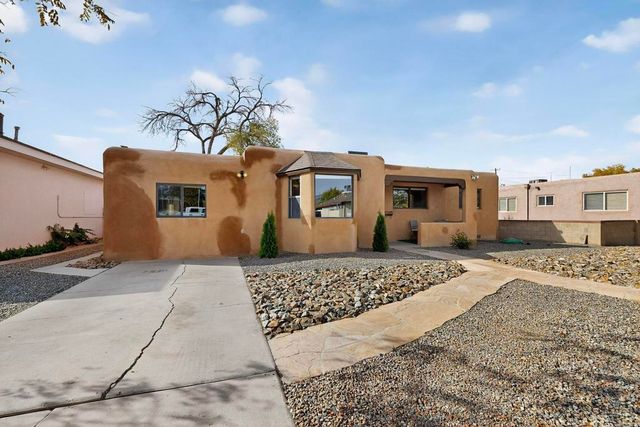 1005 Dakota Street SE, Albuquerque, NM 87108