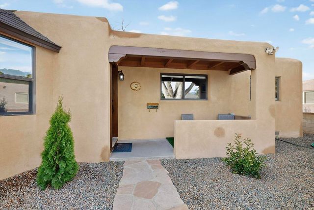 1005 Dakota Street SE, Albuquerque, NM 87108