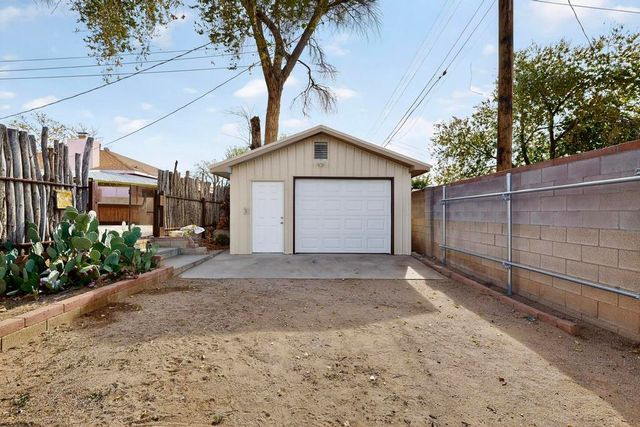 1005 Dakota Street SE, Albuquerque, NM 87108