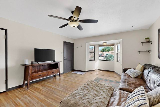 1005 Dakota Street SE, Albuquerque, NM 87108