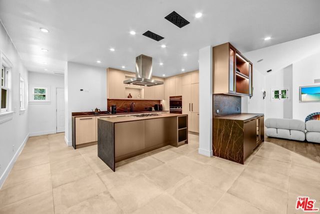 934 N Sweetzer Avenue, West Hollywood, CA 90069