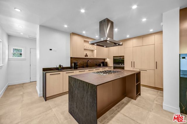 934 N Sweetzer Avenue, West Hollywood, CA 90069