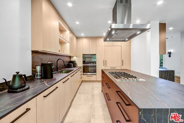 934 N Sweetzer Avenue, West Hollywood, CA 90069