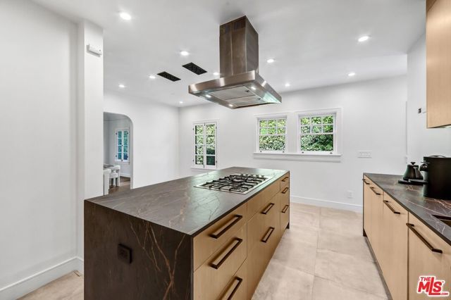 934 N Sweetzer Avenue, West Hollywood, CA 90069