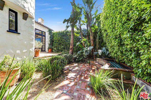 934 N Sweetzer Avenue, West Hollywood, CA 90069