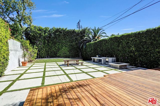 934 N Sweetzer Avenue, West Hollywood, CA 90069