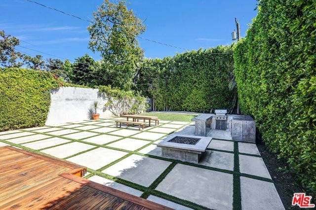 934 N Sweetzer Avenue, West Hollywood, CA 90069