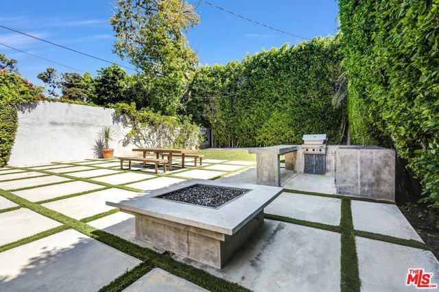 934 N Sweetzer Avenue, West Hollywood, CA 90069