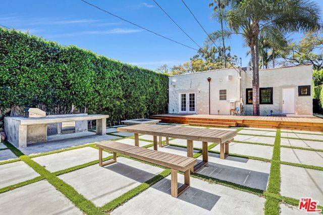 934 N Sweetzer Avenue, West Hollywood, CA 90069