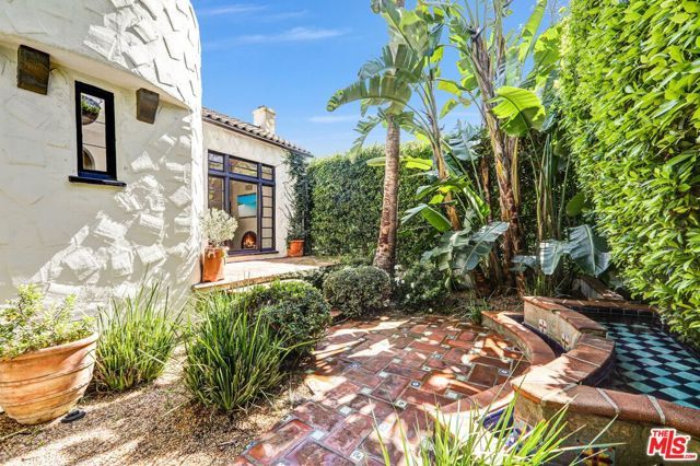 934 N Sweetzer Avenue, West Hollywood, CA 90069