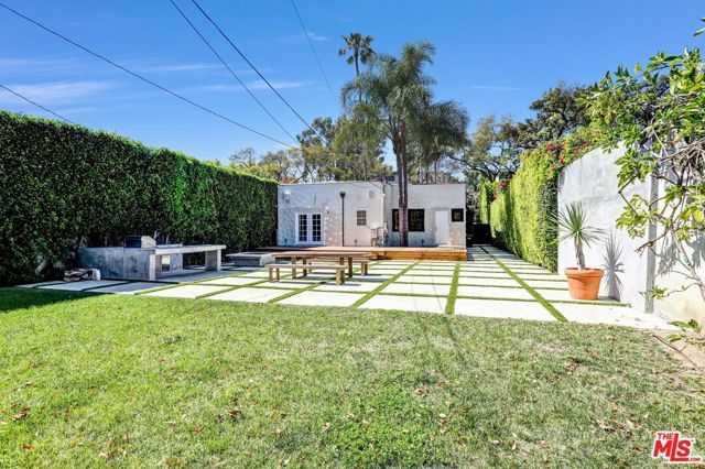 934 N Sweetzer Avenue, West Hollywood, CA 90069