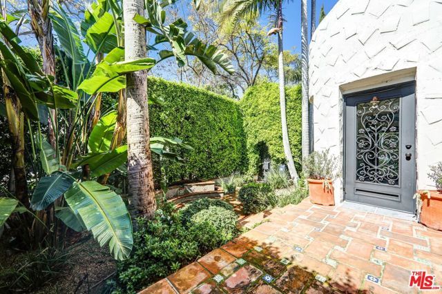 934 N Sweetzer Avenue, West Hollywood, CA 90069