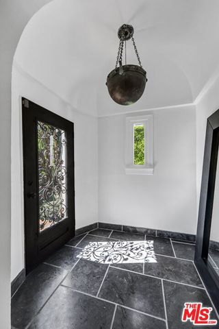 934 N Sweetzer Avenue, West Hollywood, CA 90069