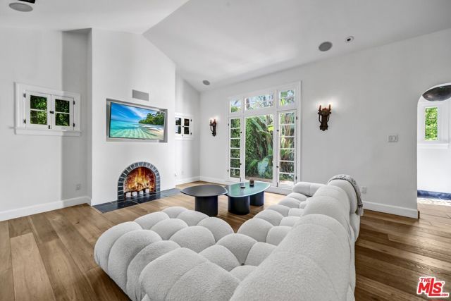 934 N Sweetzer Avenue, West Hollywood, CA 90069