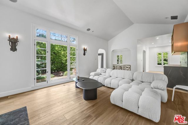 934 N Sweetzer Avenue, West Hollywood, CA 90069