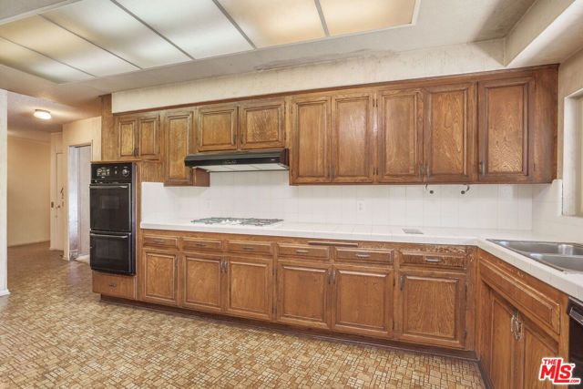 1418 Warner Avenue, Los Angeles, CA 90024