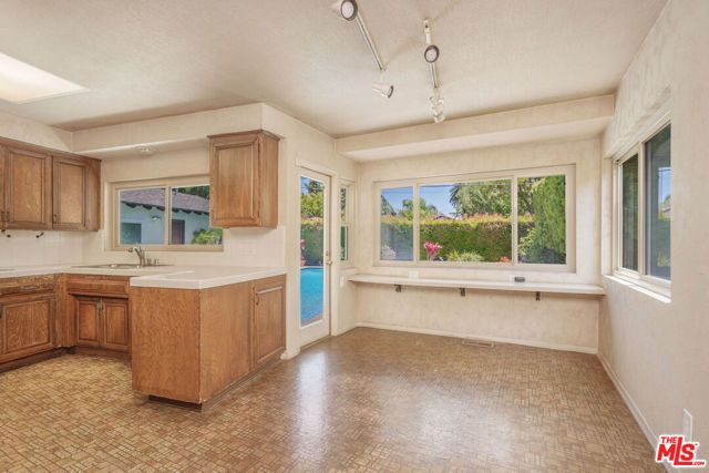 1418 Warner Avenue, Los Angeles, CA 90024