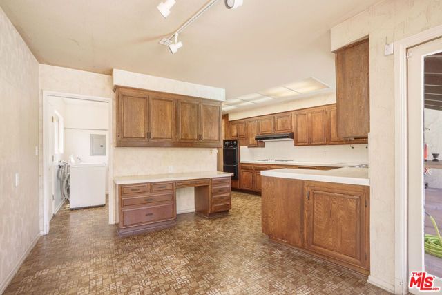 1418 Warner Avenue, Los Angeles, CA 90024