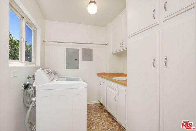1418 Warner Avenue, Los Angeles, CA 90024
