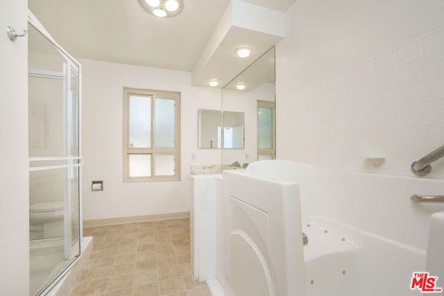 1418 Warner Avenue, Los Angeles, CA 90024
