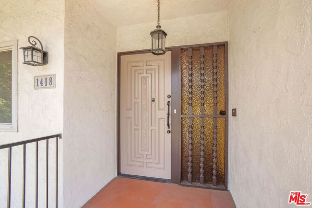 1418 Warner Avenue, Los Angeles, CA 90024