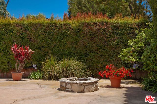 1418 Warner Avenue, Los Angeles, CA 90024