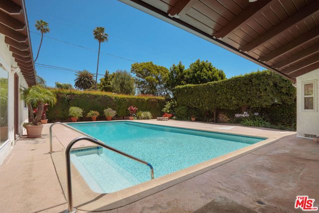 1418 Warner Avenue, Los Angeles, CA 90024