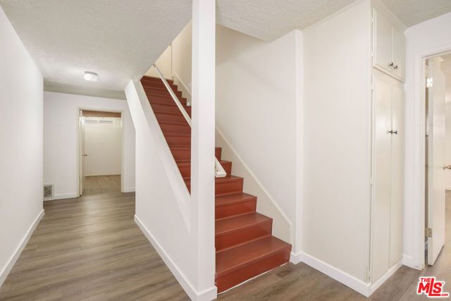 1418 Warner Avenue, Los Angeles, CA 90024