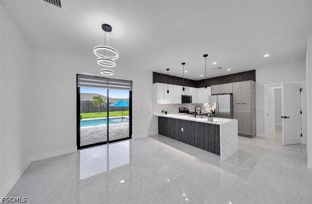 1013 NE 12th TER, Cape Coral, FL 33909