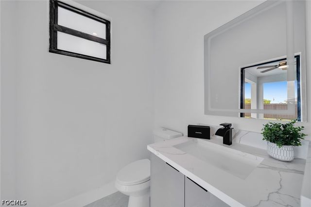 1013 NE 12th TER, Cape Coral, FL 33909