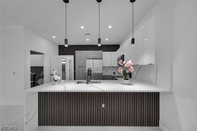 1013 NE 12th TER, Cape Coral, FL 33909